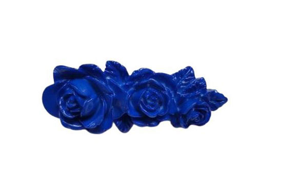 Broche de Resina con Tres de Rosas. Azulón